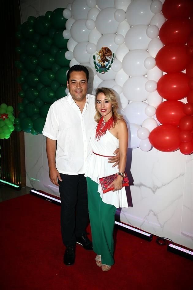 Mario Garza y Lissette Montúfar de Garza