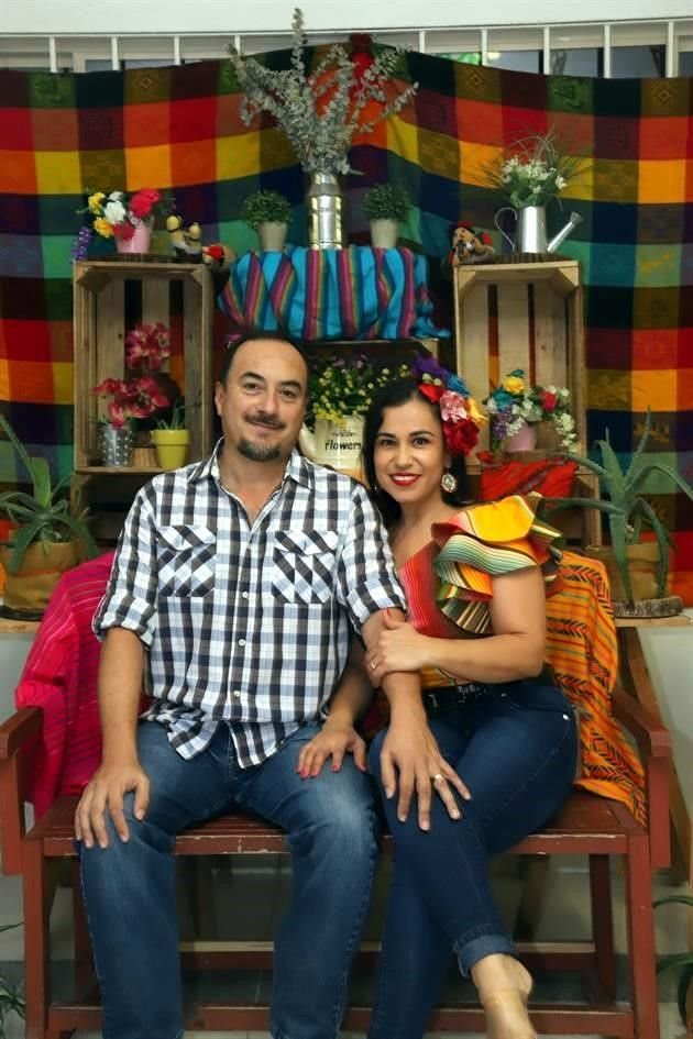 Gustavo González y Lupita Ulloa de González