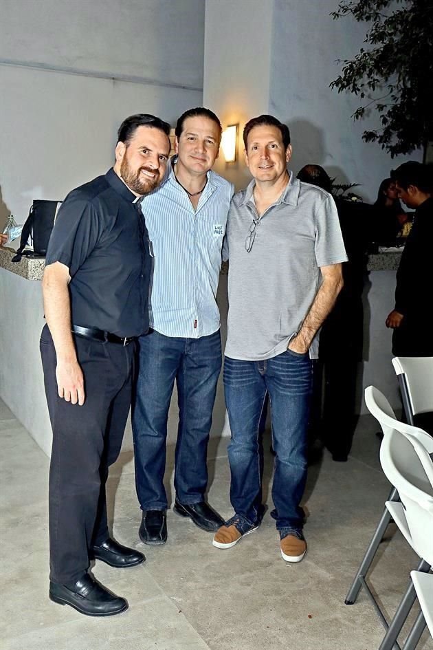 Padre Guillermo González, Luis Carlos Páez y Manuel Castro