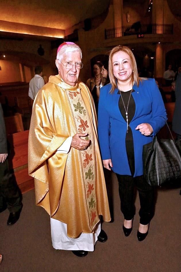 Monseñor Heriberto Cavazos y Caty Pérez Bulnes de Mastretta