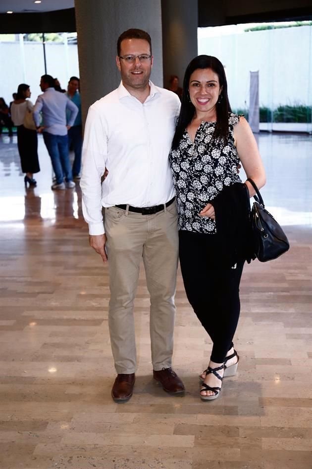 Ricardo Marcos y Ximena Chapa de Marcos