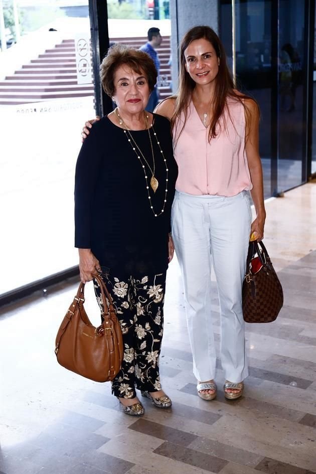 María del Rosario González y Silvia Hernández
