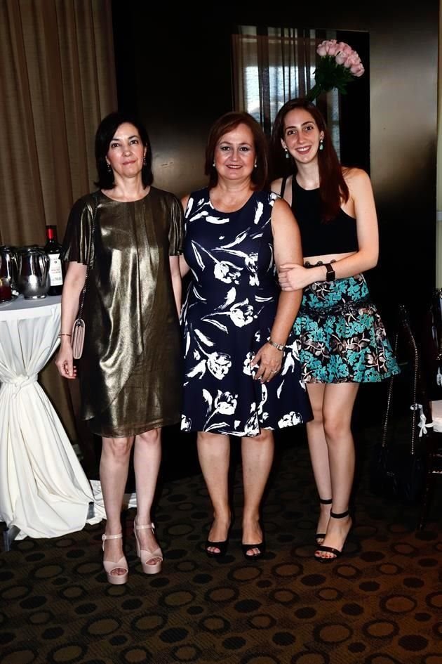 Irene de Riojas, Alicia Fernández de Kalifa y Adriana Kalifa