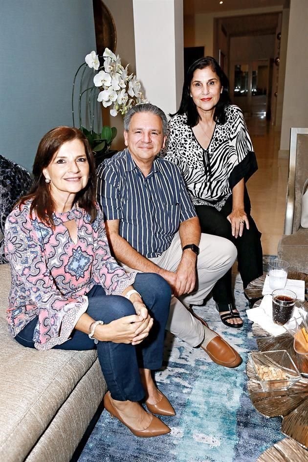 Patricia Villarreal Junco, Homero Villarreal Junco y María Elena Guerra de Garza