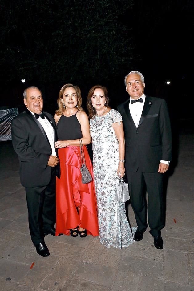 Hernán Marcos, Teresa Sauza de Marcos, Mirna Gonzalez de Garza y Patricio Garza