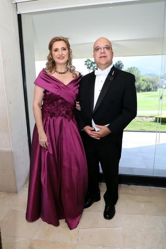 Papás del novio: Graciela Flores de Treviño y  Humberto Treviño García
