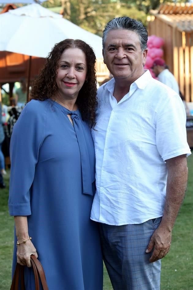 Graciela de García y Andrés García