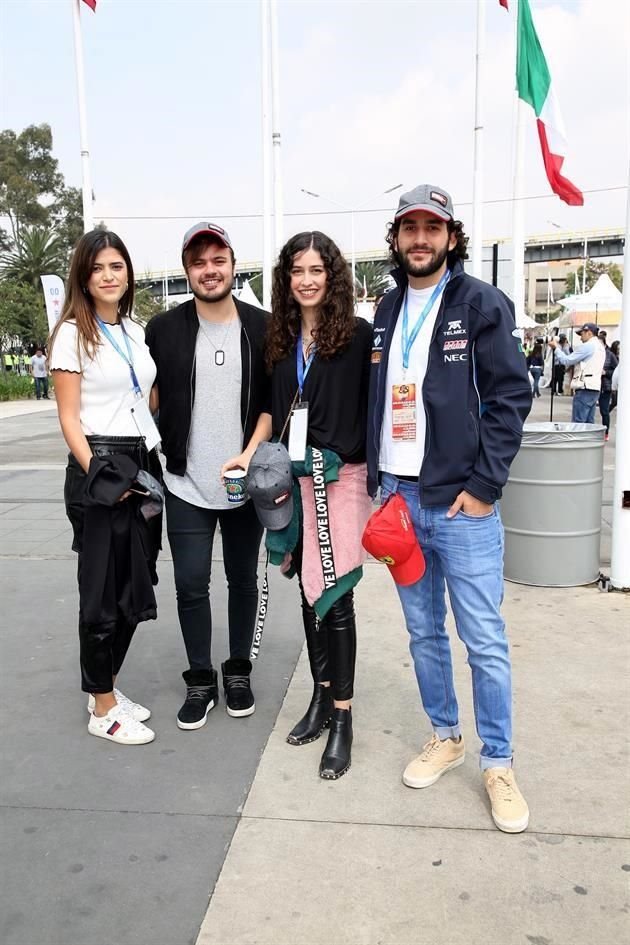 Estefanía Mendoza, Bernardo Dartigues, Mariana Medina y Alberto Ambe en F1 GPMX Autódromo Hermanos Rodríguez, 26 10 2019.