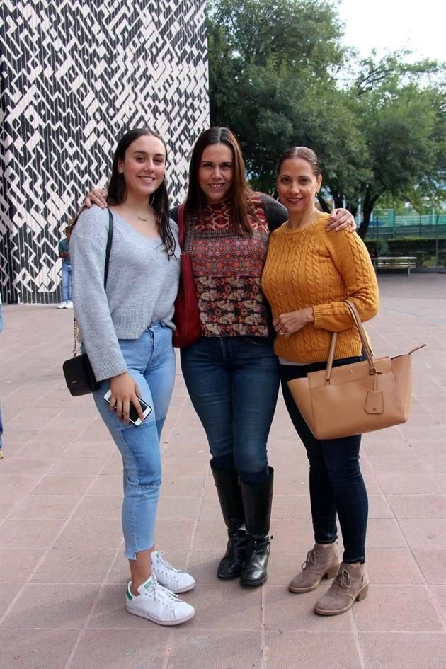 Raquel Garza Navarro, Lorelí Navarro de Garza y Gloria Villarreal de Márquez