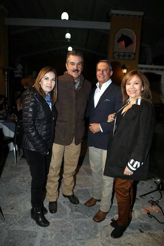 Martha de Treviño, Luis Treviño, Santiago Barragán y Silvia de Barragán