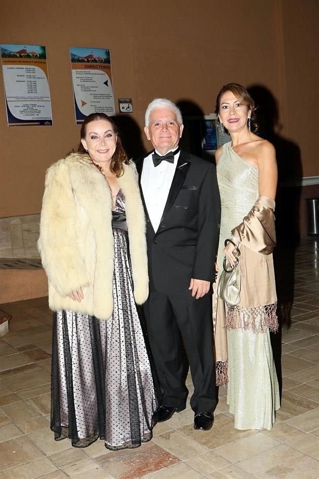 Nena Delgado, Eduardo Romero y Katia Hernández de Montemayor
