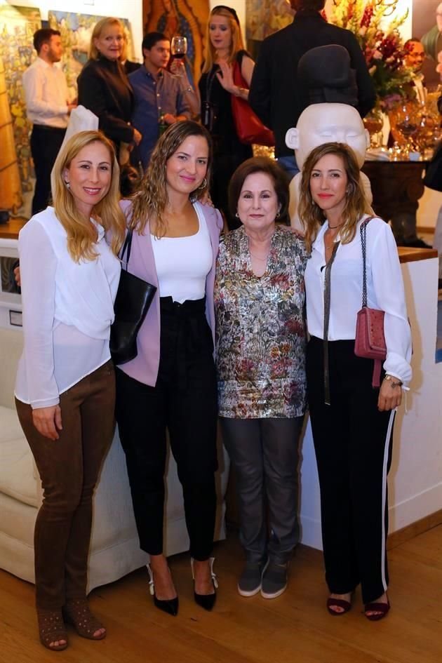 Jeannine Zambrano de Garay, Larissa Medina, Lorena Coindreau y Liliana González