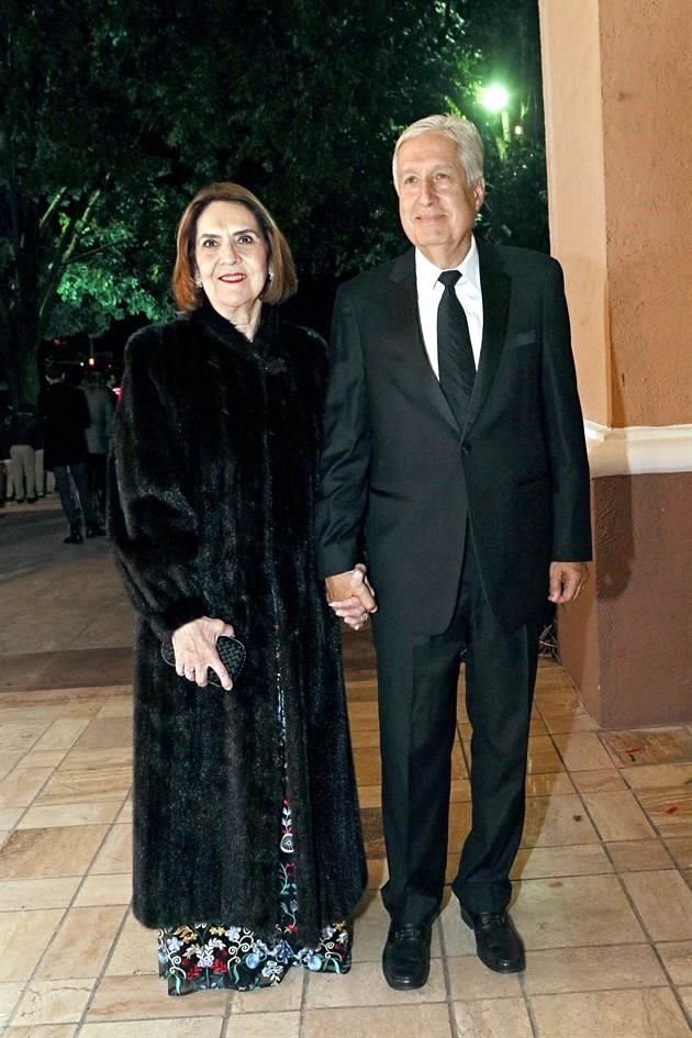 Magdalena Margáin de Ramírez y David Noel Ramírez