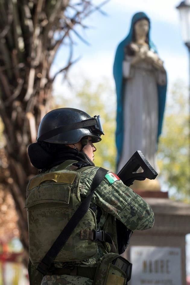 Después del ataque a Villa Unión, agentes de la Guardia Nacional y policías estatales permanecen resguardando a la población.