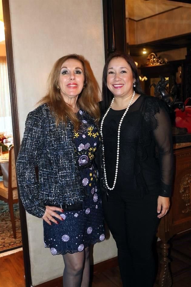María Esther Assad y Lucy Taha de Fernández