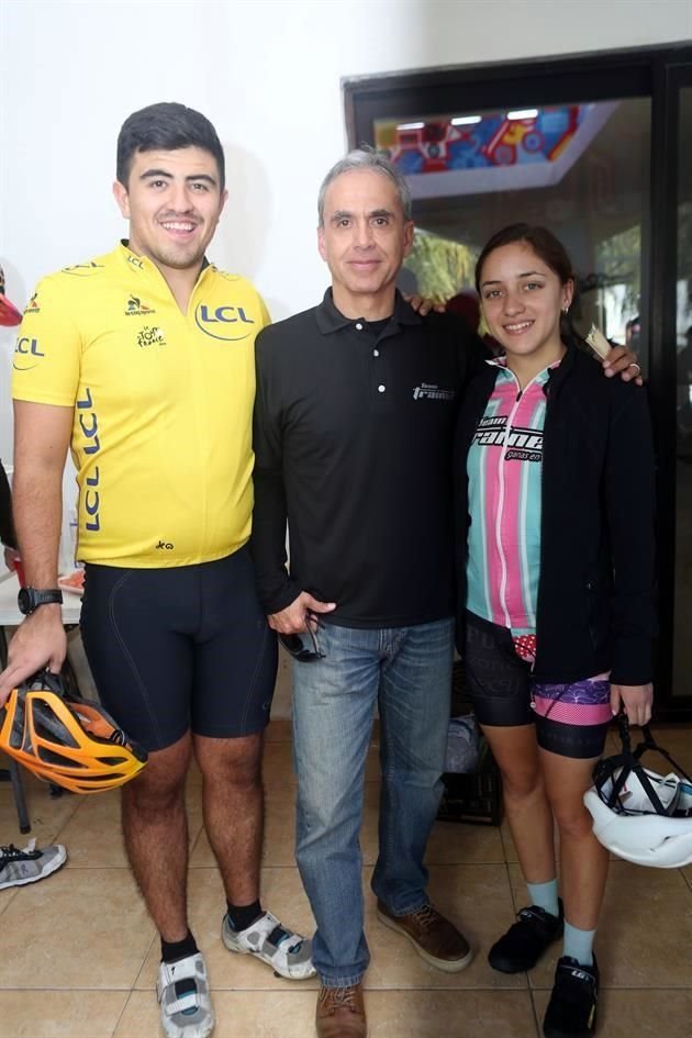 Cosme Garza, Luis Hernández y Catherine Poo