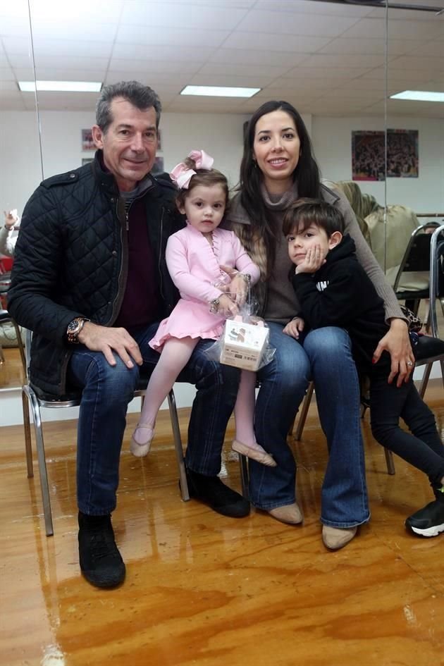 Manuel Hernández, Alana Arcaute, Carlina Hernández y Armando Arcaute