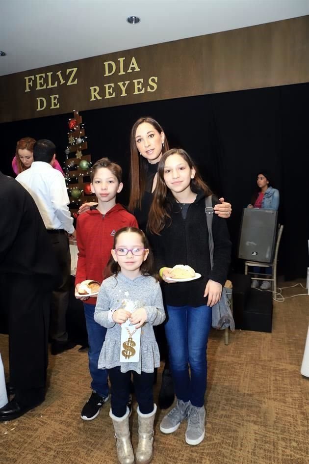 Laura de Rodríguez, Juan Pablo Rodríguez, Ana Carolina Rodríguez y Catalina Rodríguez