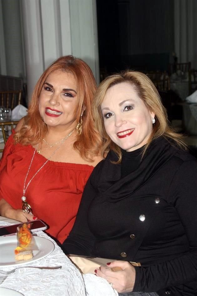 Nancy Castillo y Lulú de Morales