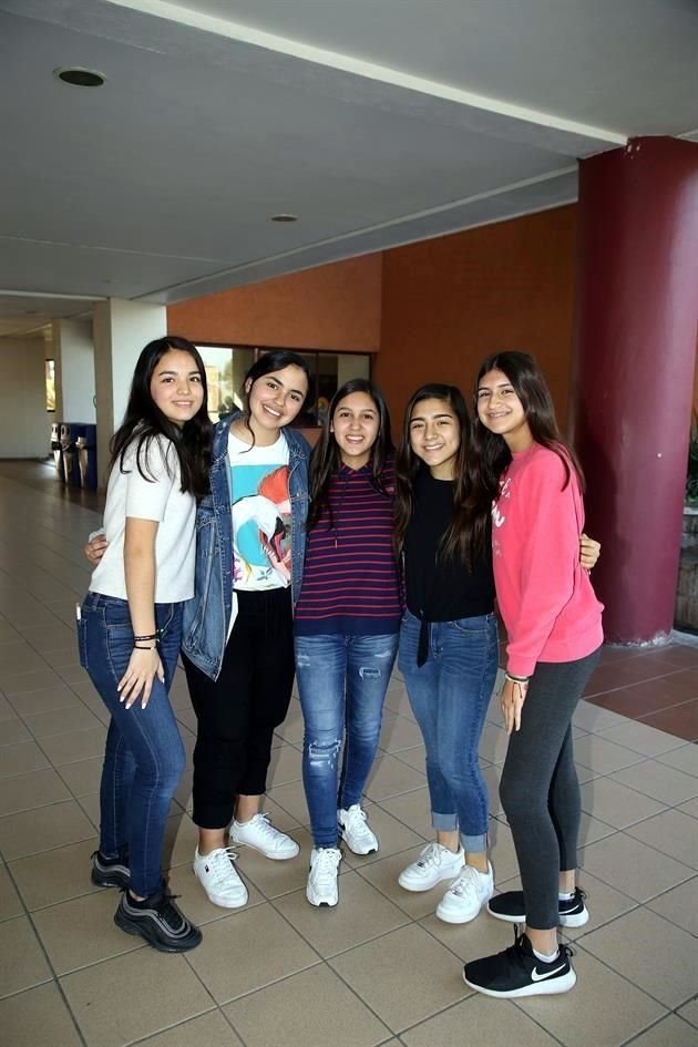 Daniela Ibarra, Valeria Méndez, Karla Gómez, Sayuri Sawabe y Valeria Salinas