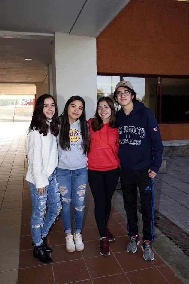 Natalia González, Margot Garza, Alessandra González y Javier Calderón