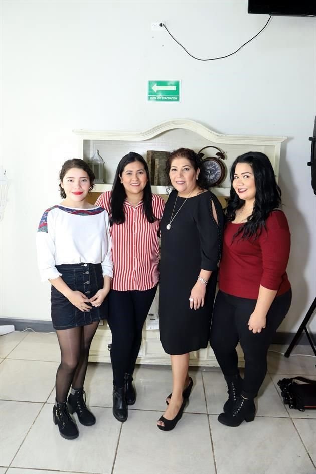 Sofía Sifuentes, Selene Sifuentes, Nancy Saldaña y Cynthia Belez