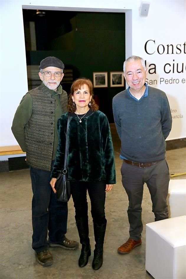 Roberto Ortiz, Carmen Roel de Ortiz y Juan Rodrigo Llaguno