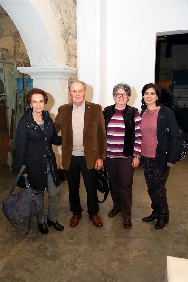 Sandra Patricia García de González, Enrique Luis González Carmen Macossay y Ana Cecilia González