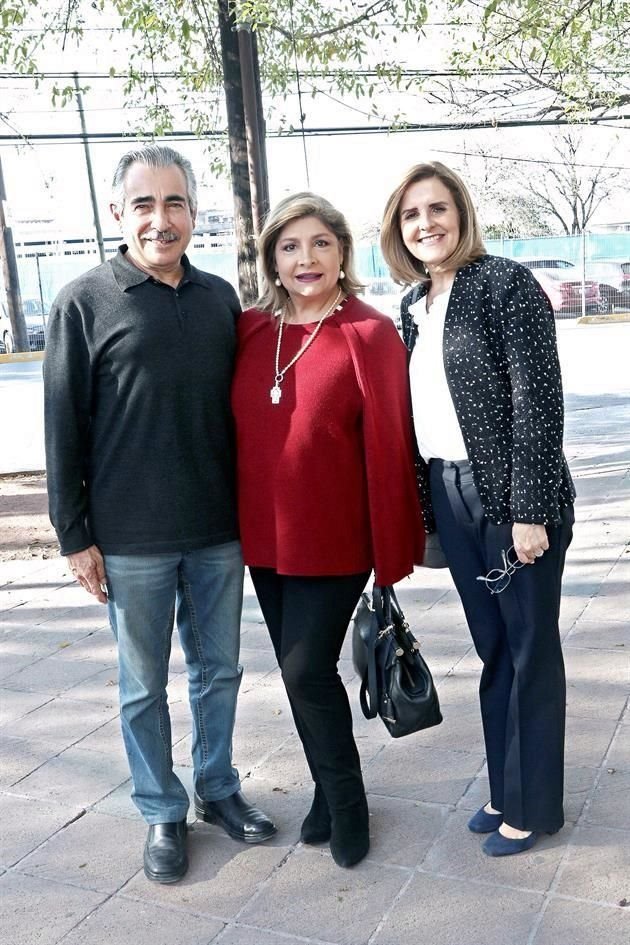 Alejandro García, Claudia Cháves de García e Irma de Alba
