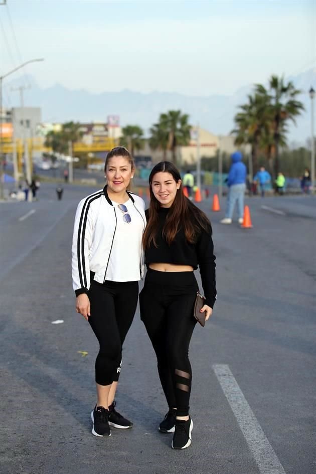Nora Morales y Carolina Morales