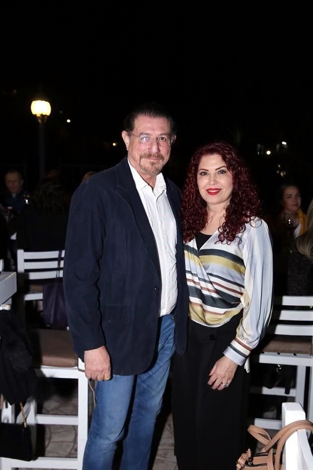Fernando González y Maria Elena López de González