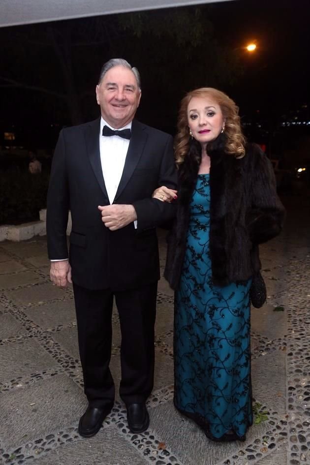Rubén Alanís y María Elena Arévalo de Alanís