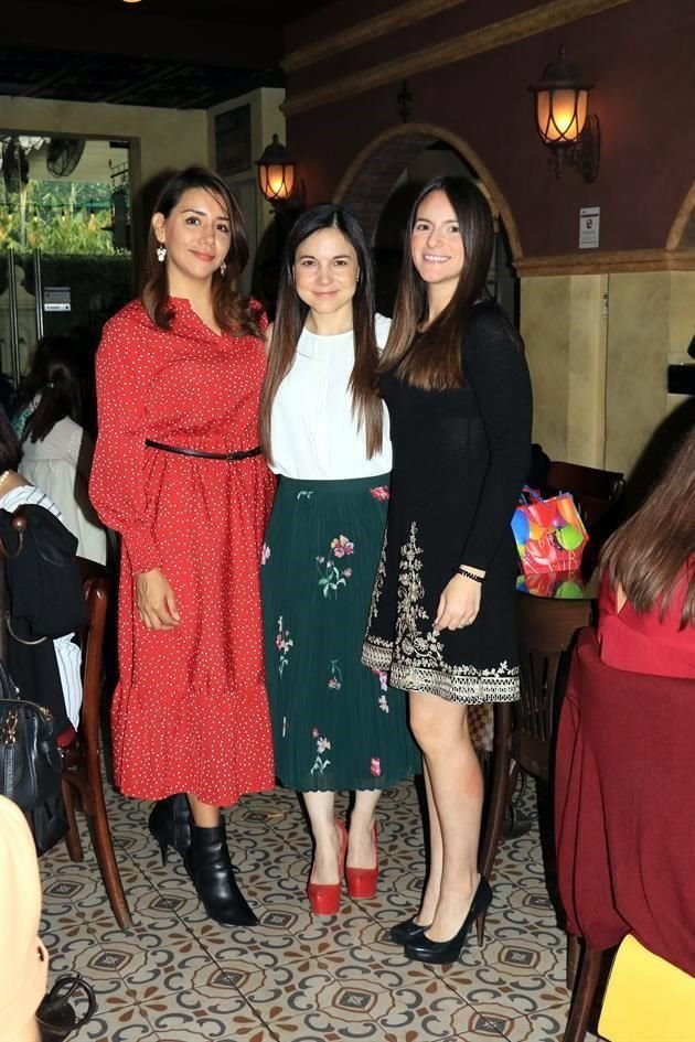 Adriana Alanis, Dora Valdez y Dania Santa María