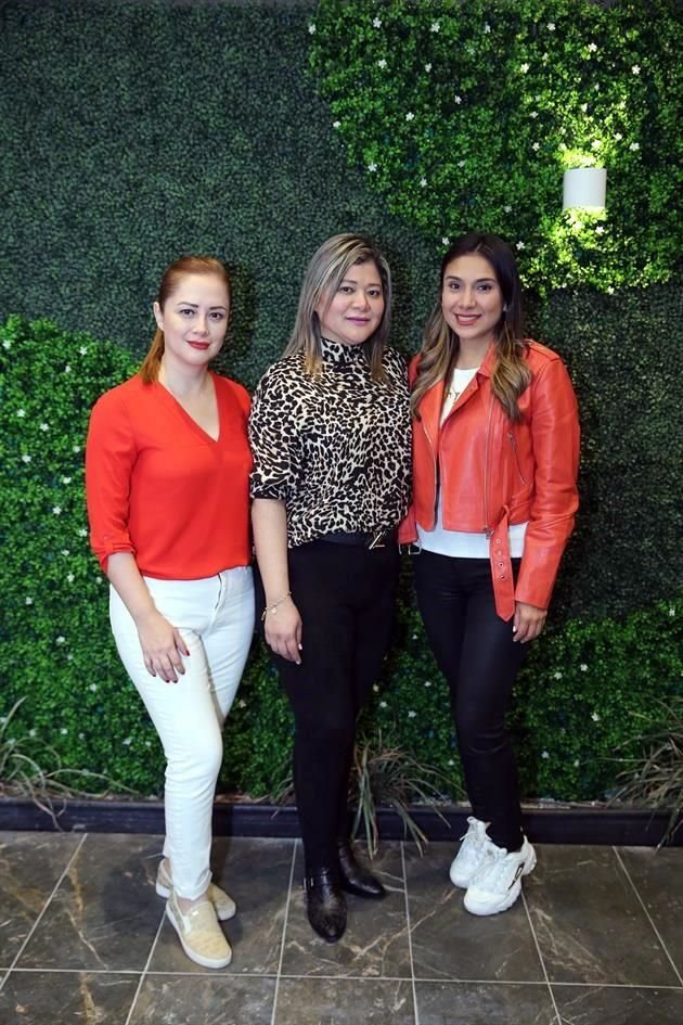 Alicia Montemayor, Nadia Cardenas y Anette Garza de Sancho