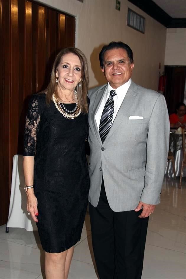 Elsa Reyes de González y Carlos González Monge