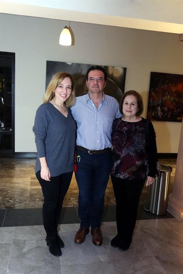 Catalina Murillo de Madero, Bernardo Madero García y Lorena Coindreau