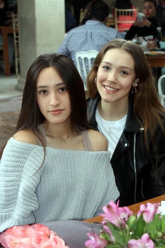 Lore Navarro y Paola Salazar