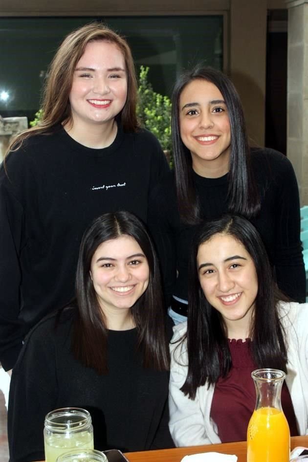 Katty Lozano, Elva Salazar, Mariana Muñoz y Melissa Mussi