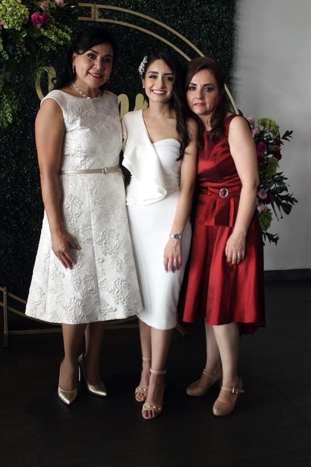 Dora Gómez de López, Yenny Estefany Santos Morales y Rosa Isela Morales de Santos