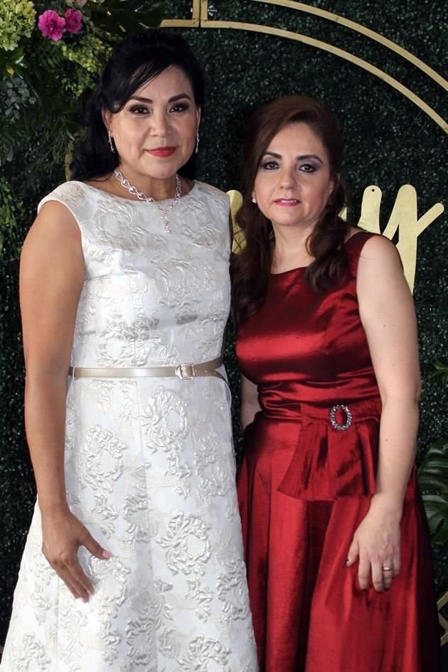 Dora Gómez de López y Rosa Isela Morales de Santos