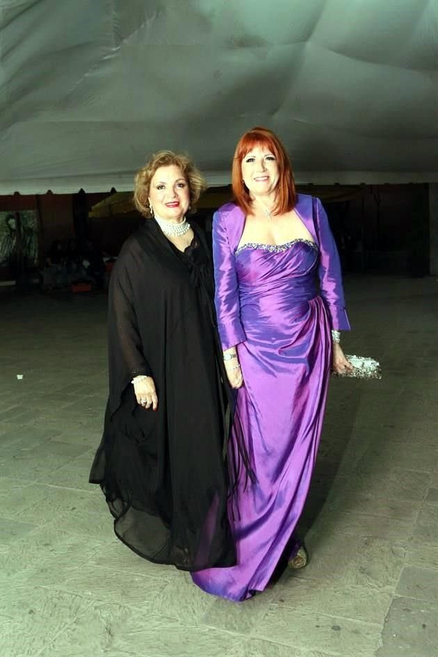 Norma Casas de Elizondo y Beatriz Zepeda