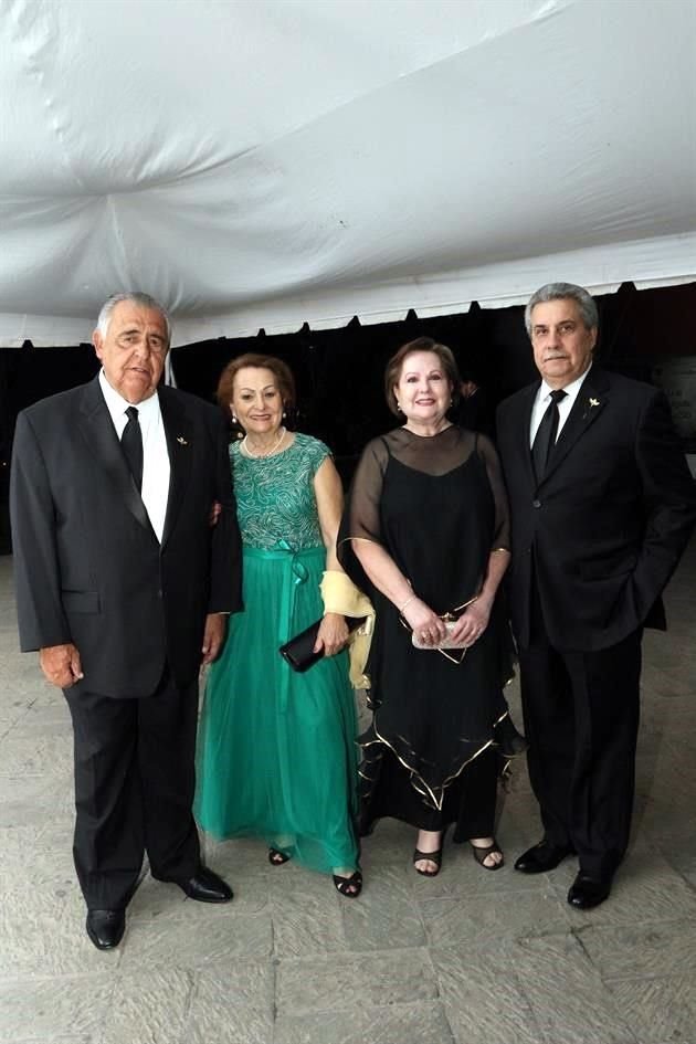 José A. Canales, Norma de Canales, Yolanda Escamilla de Sánchez y Raymundo Sánchez
