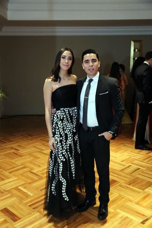 Karla Sandoval e Issac Hernández