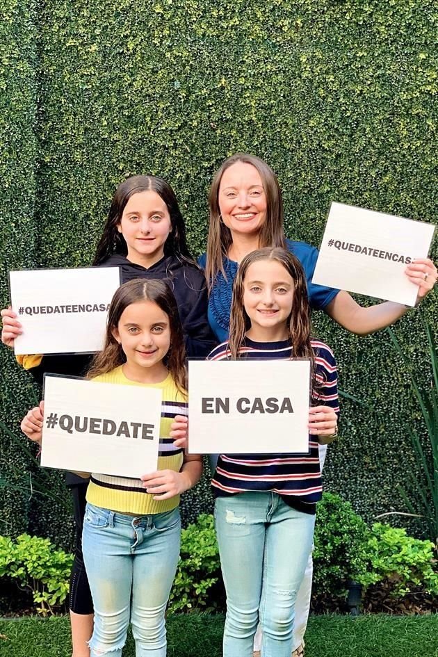 Mayra Macías de Canavati con sus hijas Balbina, Christian y Estefy