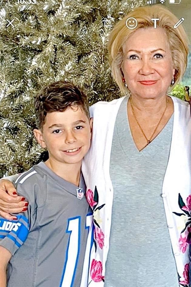 Lupita Siller con su nieto Andrés