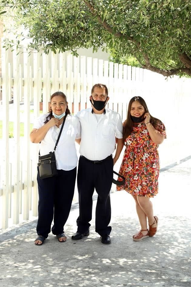 Rosy Ponce, Antonio Márquez y Mónica Márquez