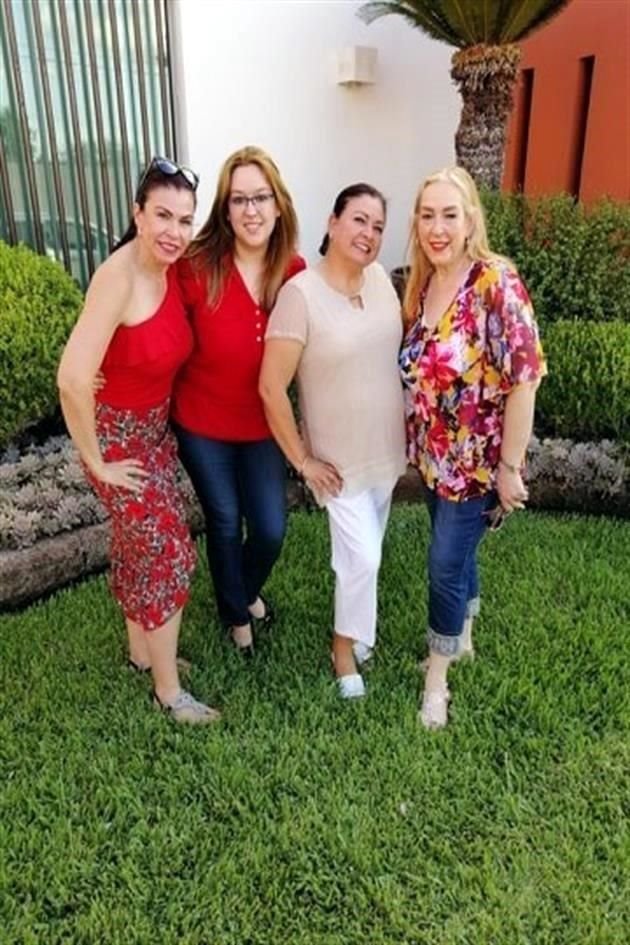 Ruth Camarena de Cantú, Olga González de Rodríguez, Patty Cano y Leticia Cantú de González