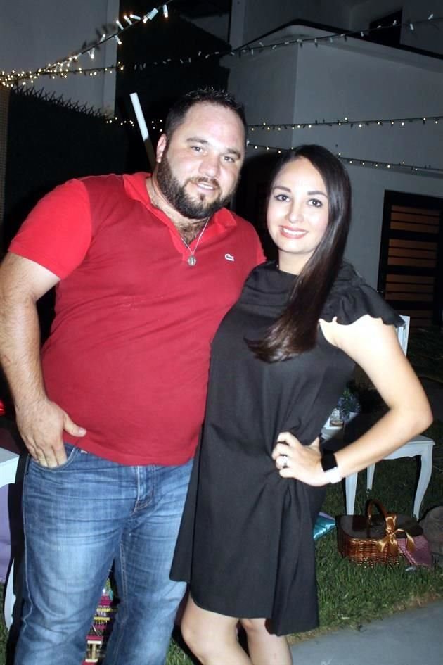 Luis Alonso Garza y Mayela Villarreal de Garza