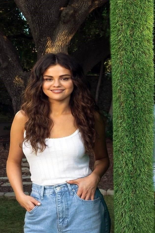 Selena Gomez con los BDG High-Waisted Baggy Jean de Urban Outfitters