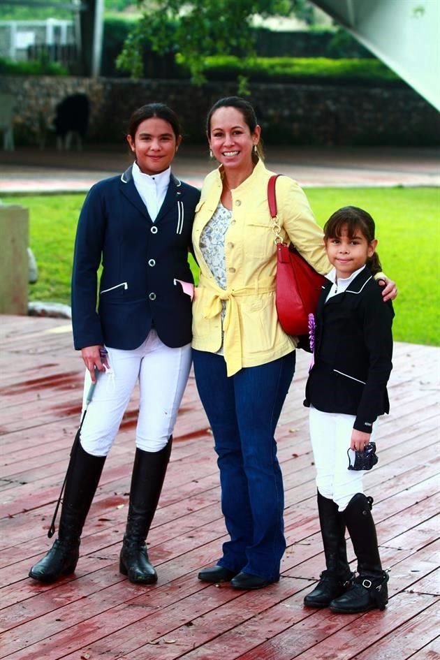 Natasha Quintanilla, Jeany Quintanilla y Monique Quintanilla